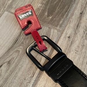 Levi’s NWT Reversible (Black/Brown) Belt